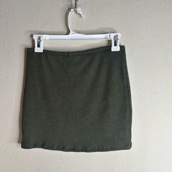 Good American Always Fits Mini Skirt Size 3/4 which is a L/XL olive green - Picture 2 of 3